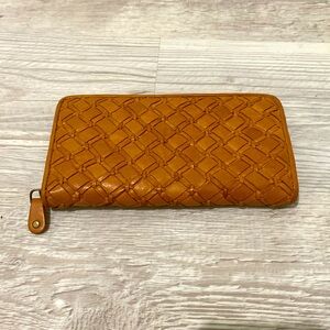 Women’s leather wallet